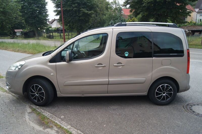 Beige Gebraucht 2011 Peugeot Partner Tepee Family Van / Kleinbus | 5.200 € (Fairer Preis) - Bild 1/4