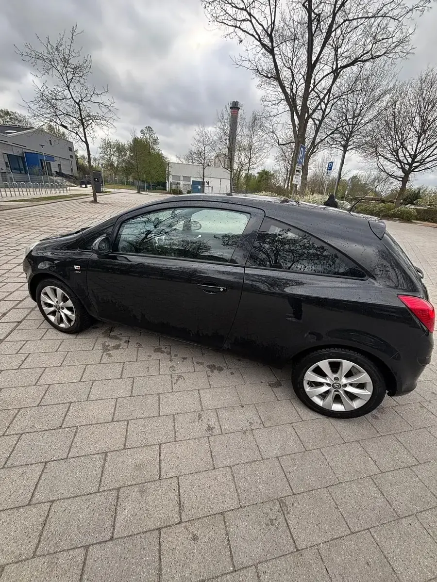 Używany Opel Corsa 69 KM (50 kW) 2013 Czarny Hatchback