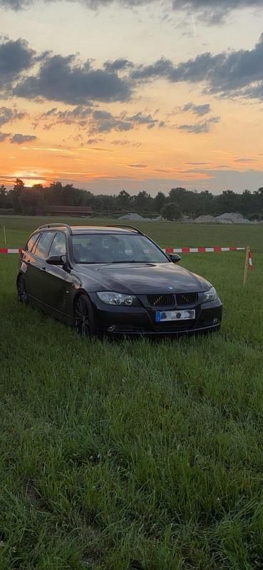 Gebraucht BMW 318 121 PS (88 kW) 2007 Schwarz Kombi