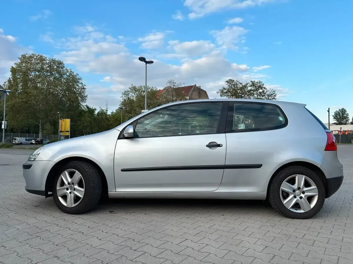 Gebraucht VW Golf 102 PS (75 kW) 2004 Silber Coupé
