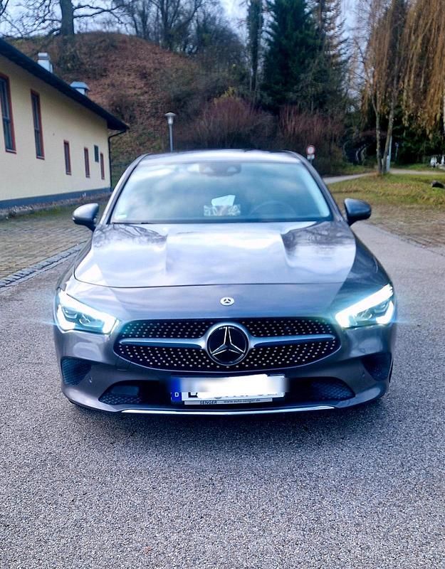 Gebraucht Mercedes CLA180 136 PS (100 kW) 2021 Grau Limousine