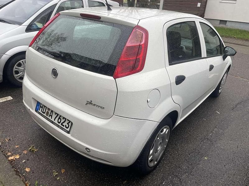 Gebraucht Fiat Punto Dynamic 80 PS (58 kW) 2009 Weiß Limousine