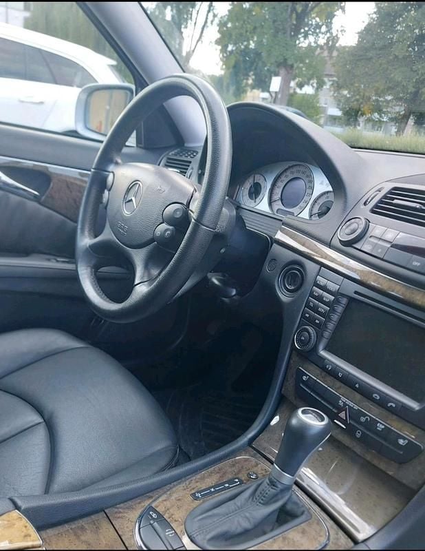 Silber Gebraucht 2008 Mercedes E280 Avantgarde Kombi | 11.500 € - Bild 1/4