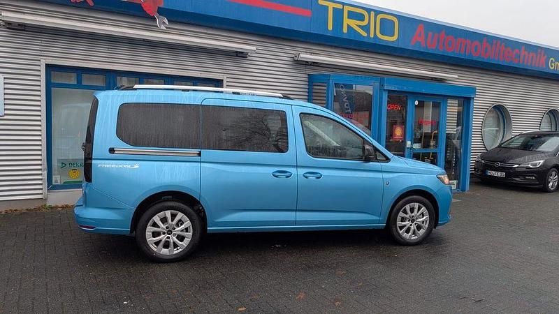 Neu Ford Grand Tourneo Connect Titanium 122 PS (89 kW) 2025 Blau Van / Kleinbus