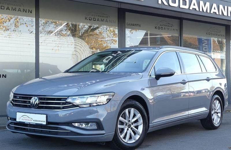 Grau Gebraucht 2023 VW Passat Business Kombi | 24.950 € (Fairer Preis) - Bild 1/4
