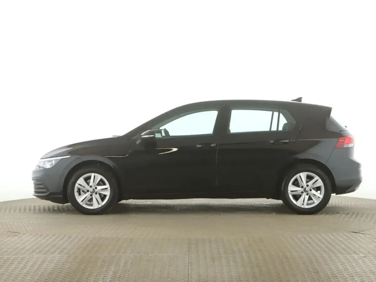 Gebraucht VW Golf VIII Life 110 PS (80 kW) 2022 Schwarz Limousine