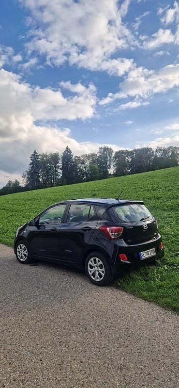 Schwarz Gebraucht 2015 Hyundai i10 Kleinwagen | 5.300 € (Guter Preis) - Bild 1/4