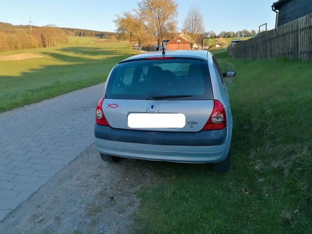 Gebraucht Renault Clio II Dynamique 75 PS (55 kW) 2004 Limousine
