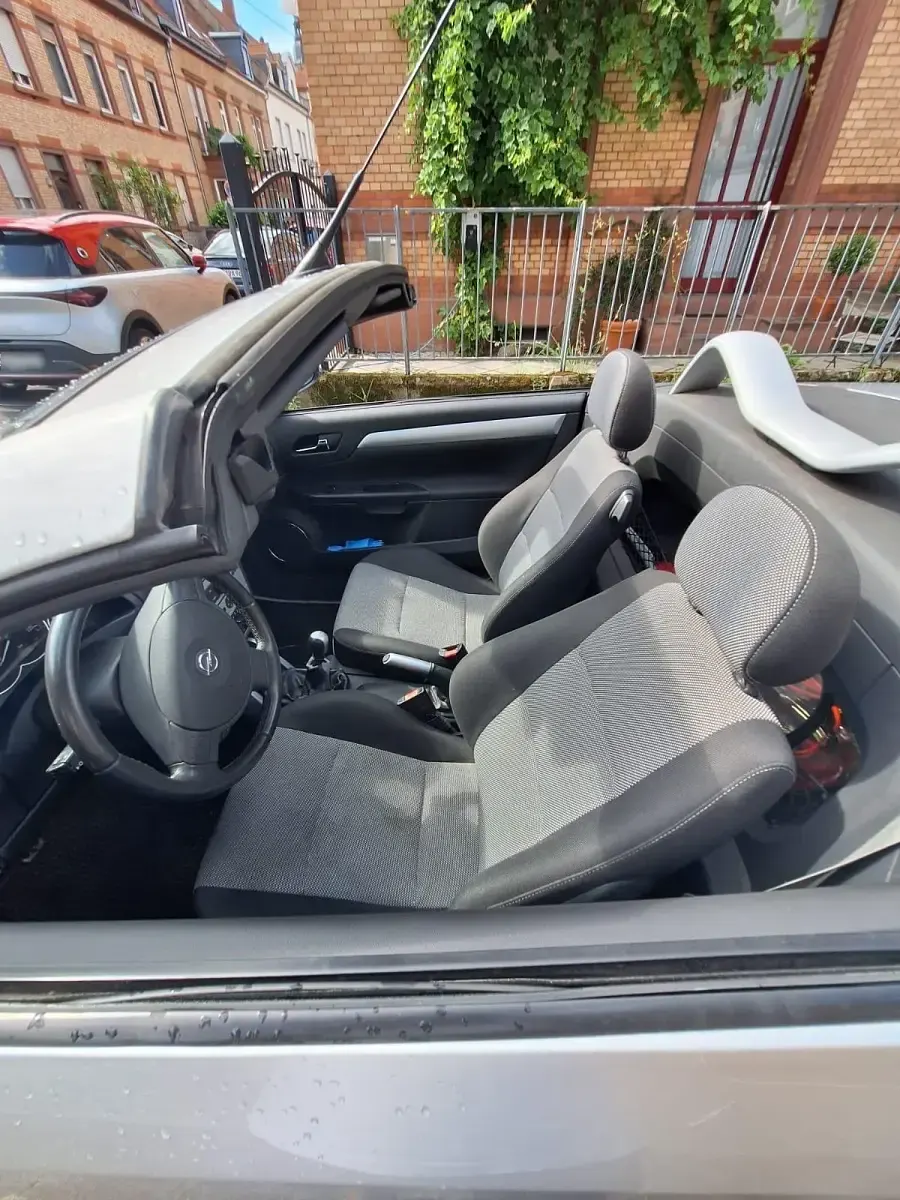 Gebraucht Opel Tigra 90 PS (66 kW) 2004 Silber Cabrio
