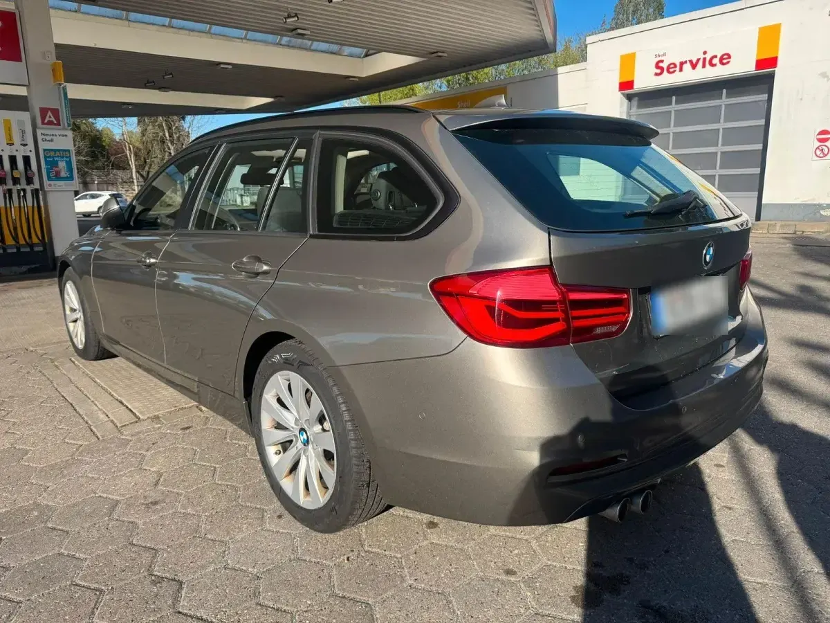 Gebraucht BMW 320 Sport Line 190 PS (139 kW) 2018 Grau Kombi