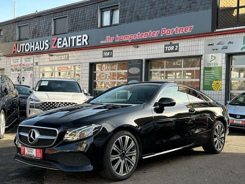 Obsidianschwarz Gebraucht 2018 Mercedes E300 Limousine | 30.590 € (Teuer) - Bild 1/3