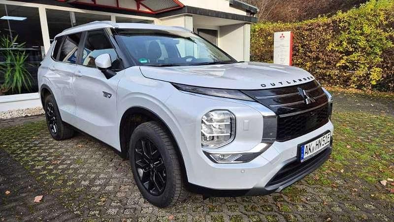 Gebraucht Mitsubishi Outlander P-HEV Edition 306 PS (225 kW) 2025 Titanweiß SUV