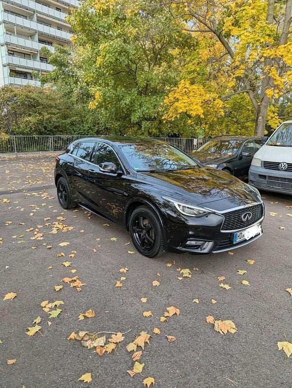 Gebraucht Infiniti Q30 Business 170 PS (125 kW) 2017 Schwarz Limousine