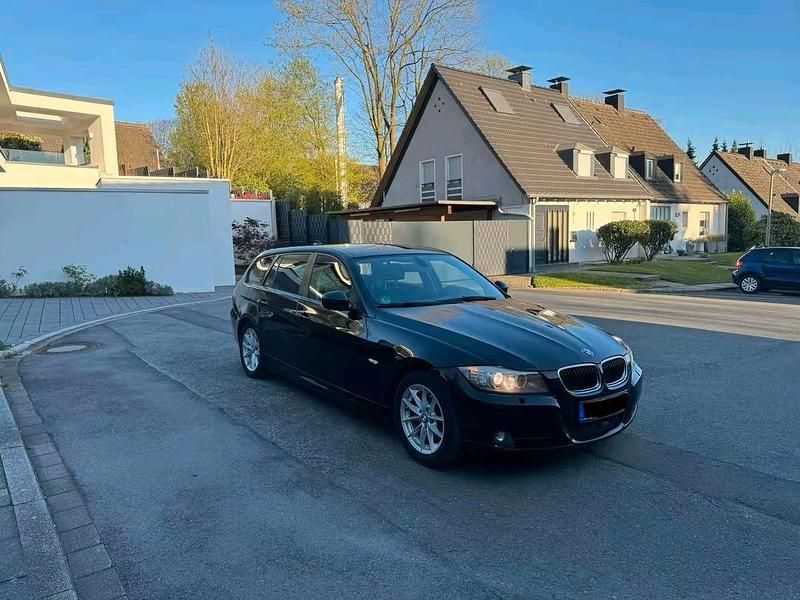 Second-hand BMW 318 143 CP (105 kW) 2010 Negru Break