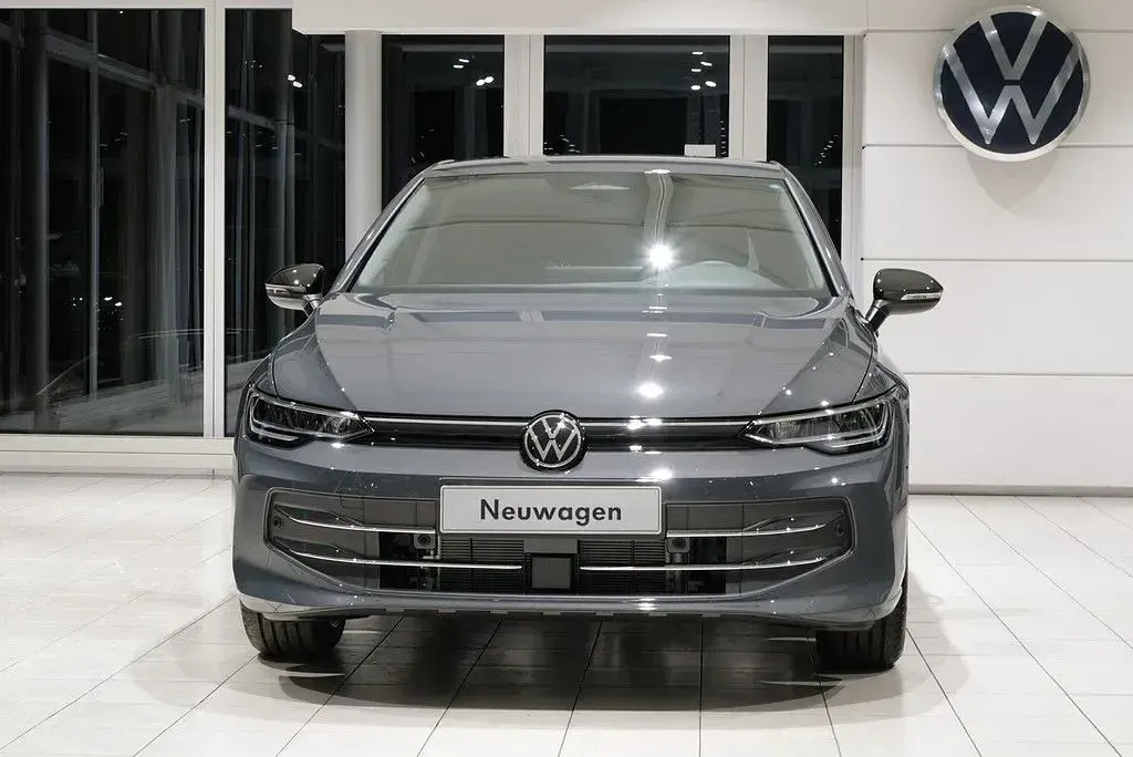 Neu VW Golf VIII 150 PS (110 kW) 2026 Delfingrau metallic Limousine