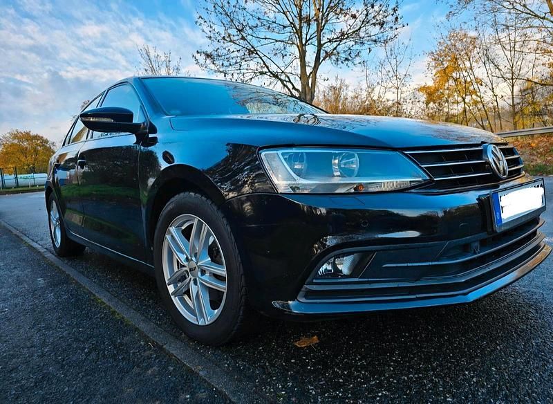Schwarz Gebraucht 2016 VW Jetta Limousine | 10.900 € (Etwas zu teuer) - Bild 1/4
