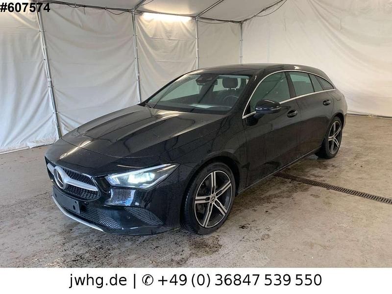 Nachtschwarz Gebraucht 2022 Mercedes CLA200 Kombi | 21.450 € (Superpreis) - Bild 1/4