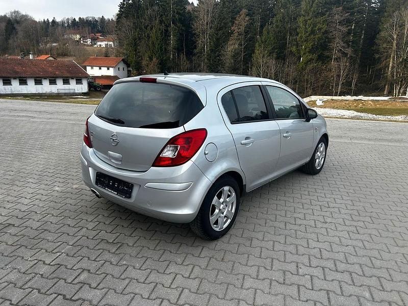 Gebraucht Opel Corsa Satellite 87 PS (63 kW) 2011 Silber Kleinwagen