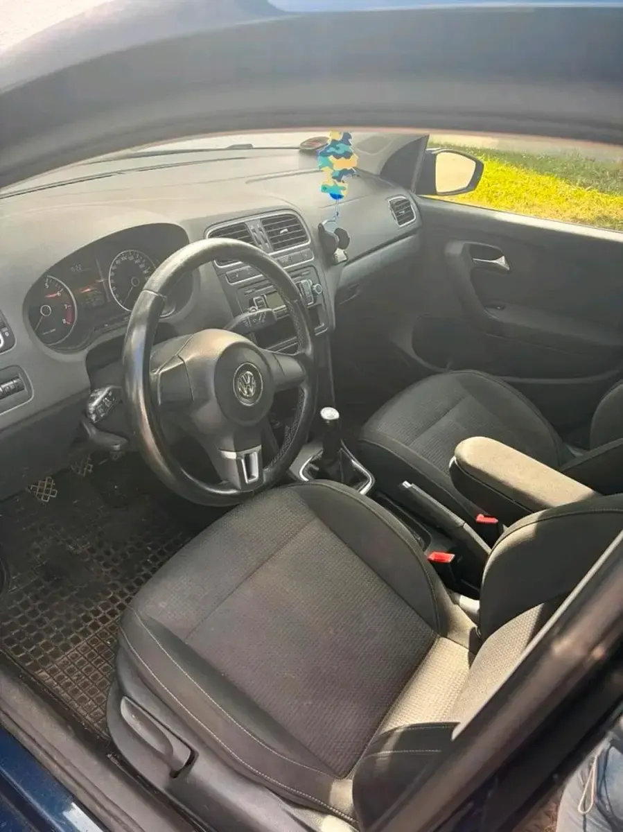 Gebraucht VW Polo 60 PS (44 kW) 2011 Blau Kleinwagen