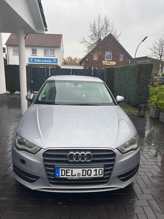Silber Gebraucht 2015 Audi A3 Ambiente Limousine | 8.500 € (Fairer Preis) - Bild 1/4