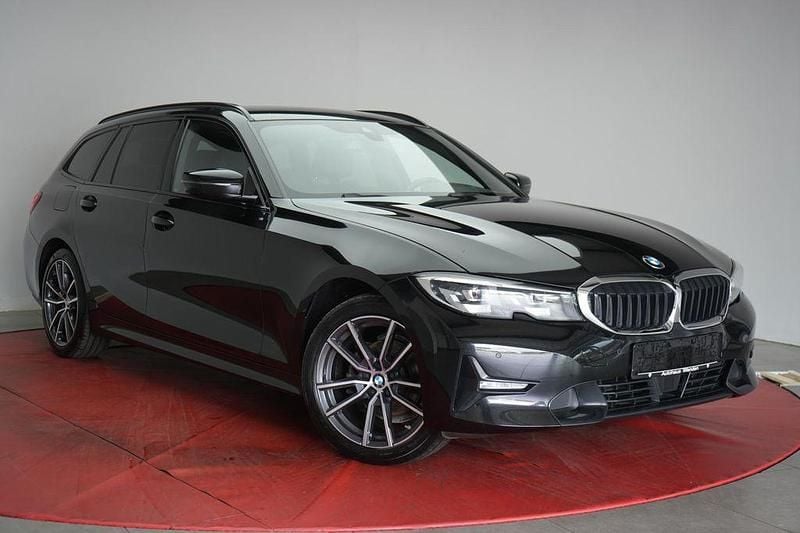 Black sapphire Gebraucht 2021 BMW 318 M Sport Kombi | 19.990 € (Superpreis) - Bild 1/4