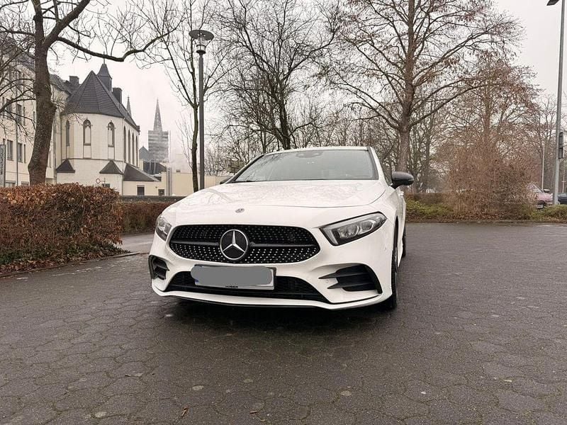 Weiß Gebraucht 2018 Mercedes A250 AMG line Limousine | 22.999 € (Guter Preis) - Bild 1/4