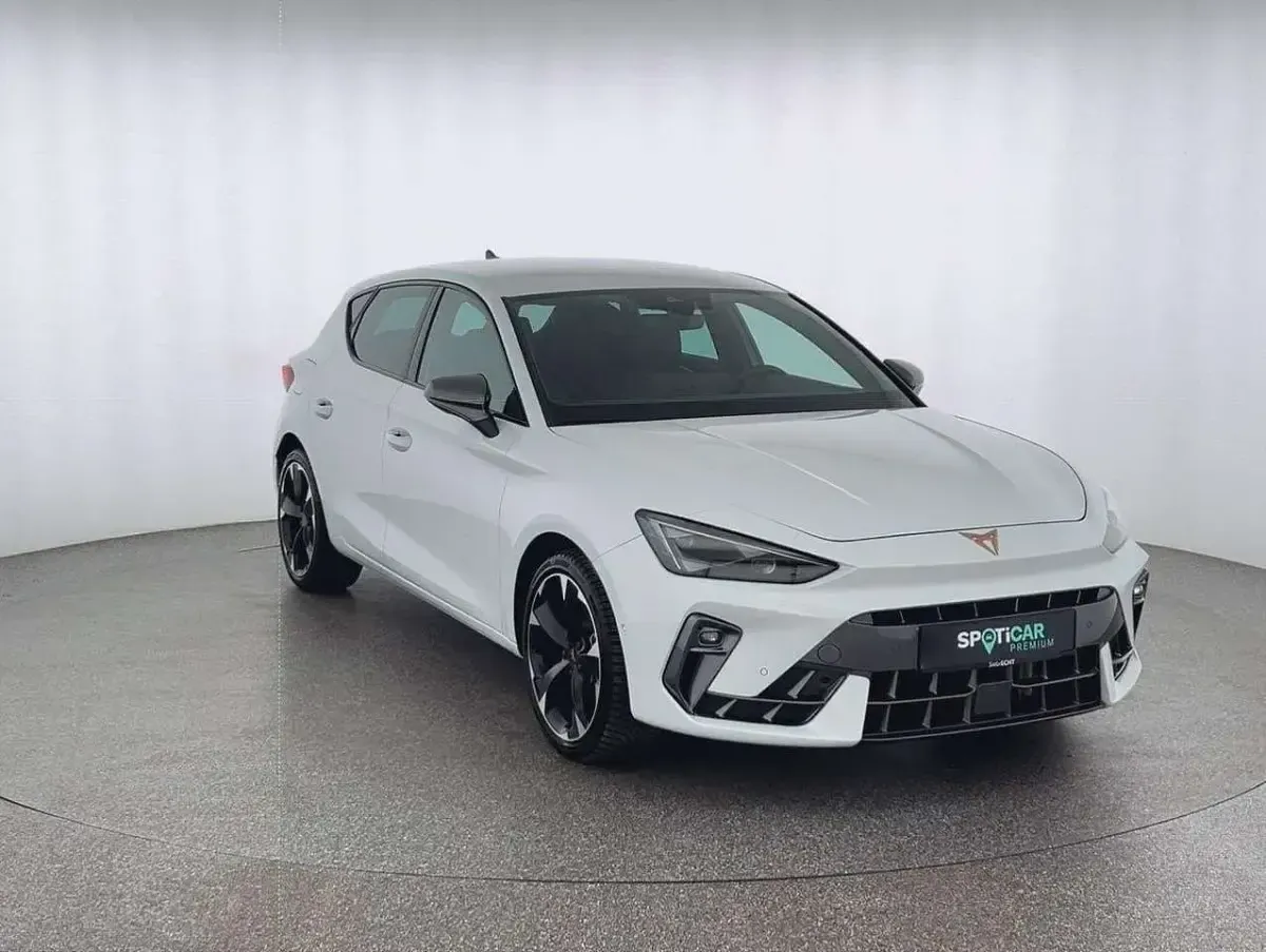 Gebraucht Cupra Leon Basis 150 PS (110 kW) 2025 Weiß Limousine