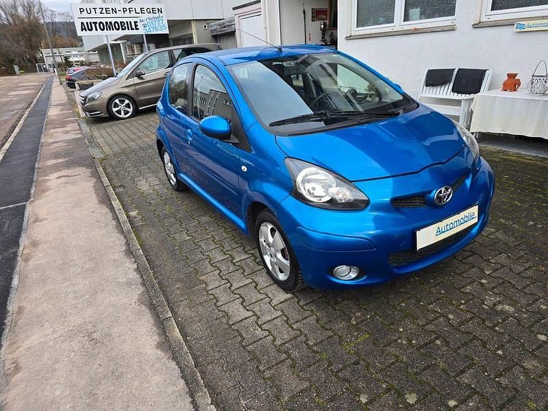 Blau Gebraucht 2009 Toyota Aygo Kleinwagen | 4.998 € (Etwas zu teuer) - Bild 1/4