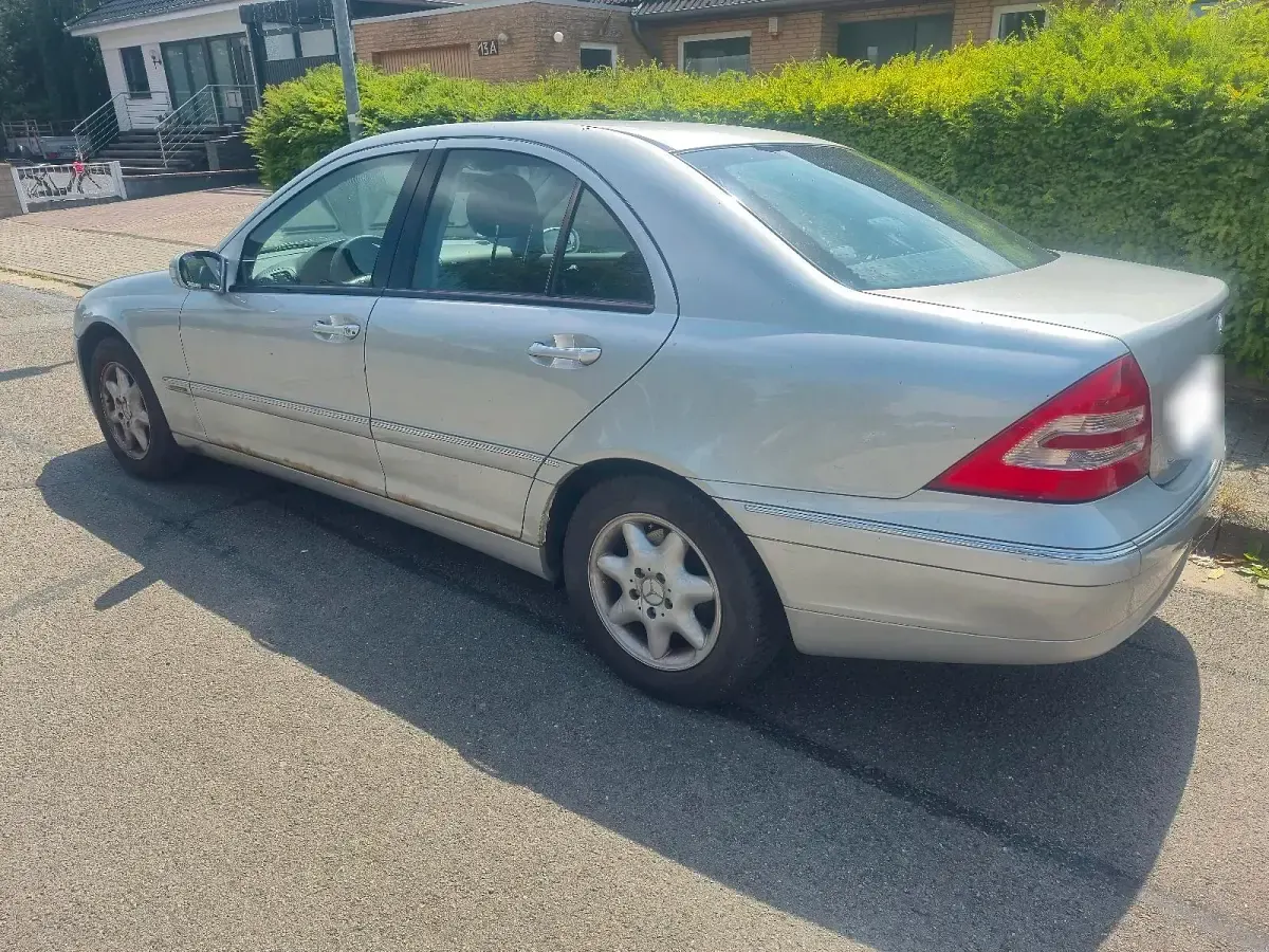 Gebraucht Mercedes C180 143 PS (105 kW) 2003 Silber Limousine