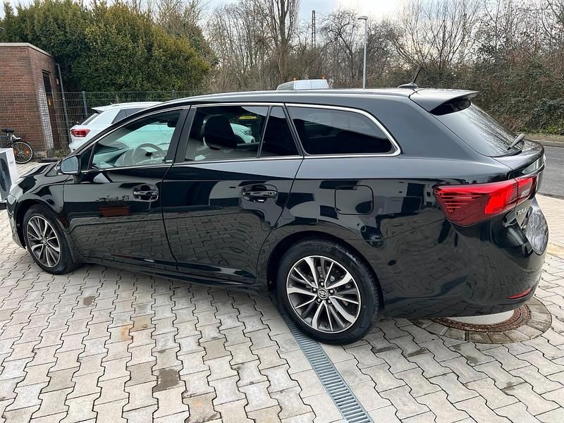 Gebraucht Toyota Avensis 143 PS (105 kW) 2016 Schwarz Kombi