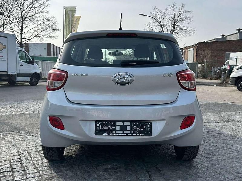 Gebraucht Hyundai i10 Edition 67 PS (49 kW) 2014 Sleek silver / met Kleinwagen