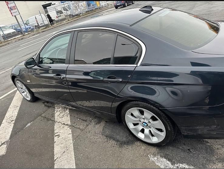 Gebraucht BMW 330 245 PS (180 kW) 2010 Schwarz Limousine