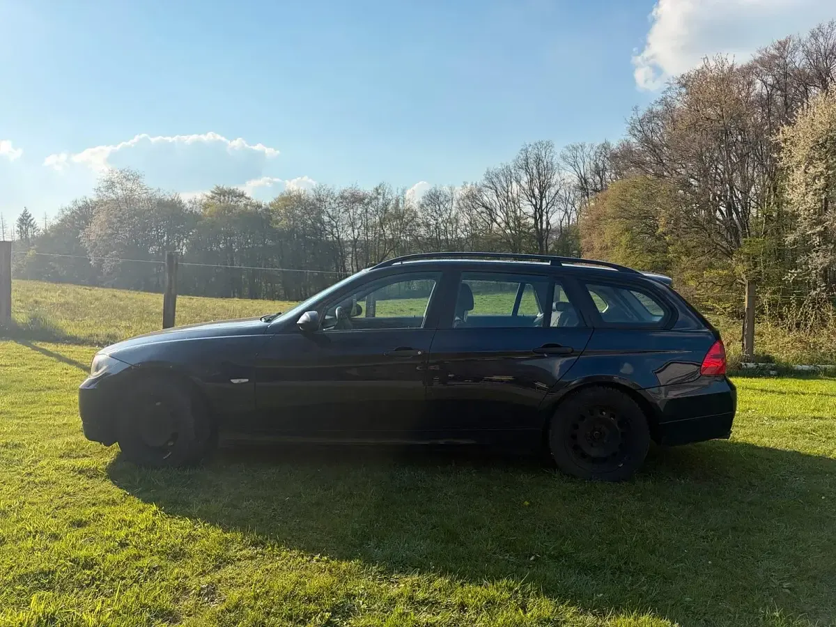Gebraucht BMW 320 150 PS (110 kW) 2006 Blau Kombi