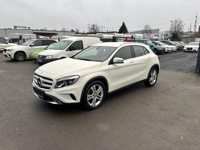 Gebraucht Mercedes GLA220 177 PS (130 kW) 2016 Weiß SUV