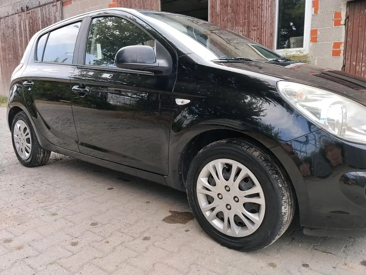 Gebraucht Hyundai i20 78 PS (57 kW) 2009 Schwarz Kleinwagen