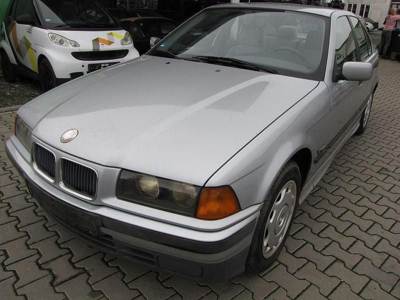 Silber Gebraucht 1996 BMW 316 Limousine | 1.950 € (Superpreis) - Bild 1/4