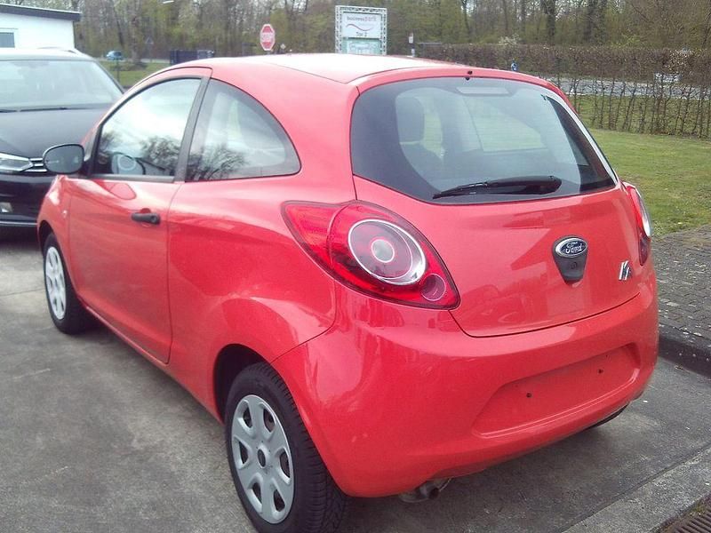 Gebraucht Ford Ka Ambiente 69 PS (50 kW) 2011 Sunriserot Kleinwagen