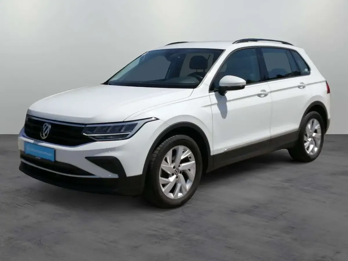 Gebraucht VW Tiguan Life 150 PS (110 kW) 2023 Pure white SUV