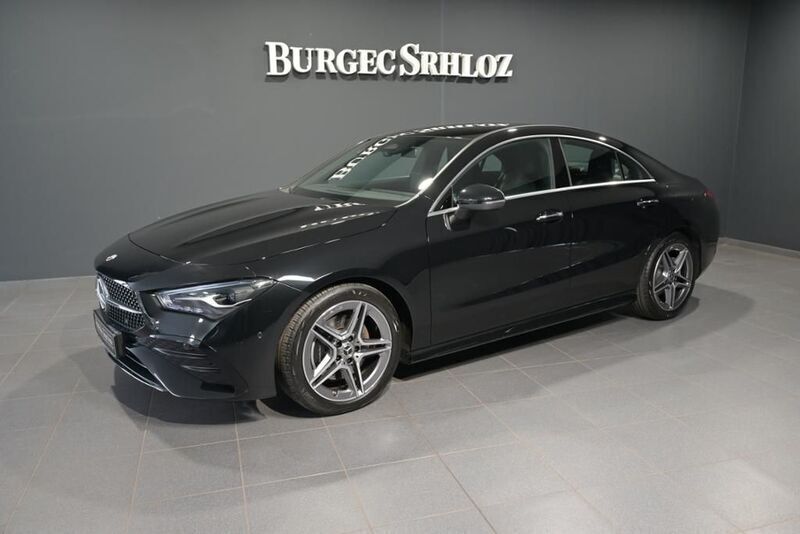 Schwarz metalliclack kosmossch Gebraucht 2024 Mercedes CLA200 Advanced Plus Coupé | 35.700 € (Fairer Preis) - Bild 1/3
