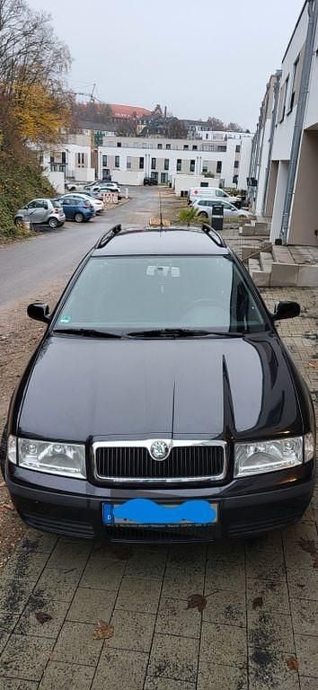 Schwarz Gebraucht 2009 Skoda Octavia Classic Kombi | 3.900 € (Guter Preis) - Bild 1/4