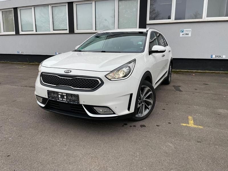 Weiß Gebraucht 2016 Kia Niro Spirit SUV | 8.800 € - Bild 1/4