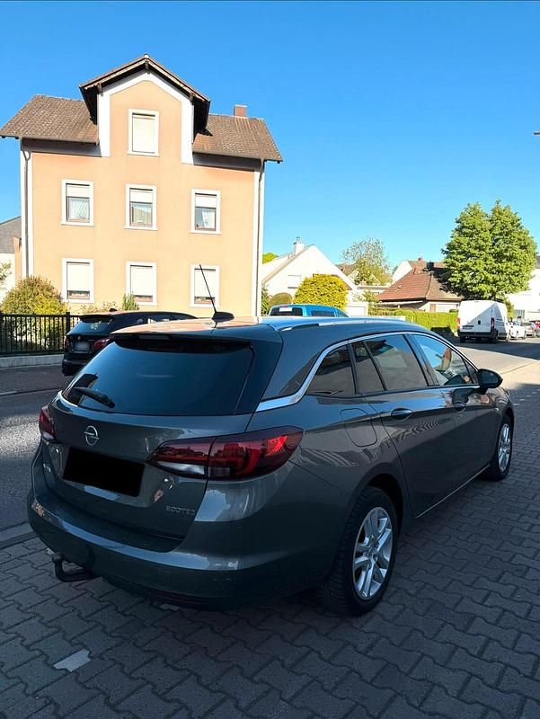 Second-hand Opel Astra Dynamic 105 CP (77 kW) 2017 Gri Break
