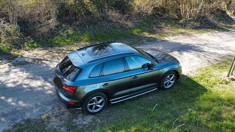 Grau Gebraucht 2019 Audi Q5 Sport SUV | 35.400 € (Etwas zu teuer) - Bild 1/4