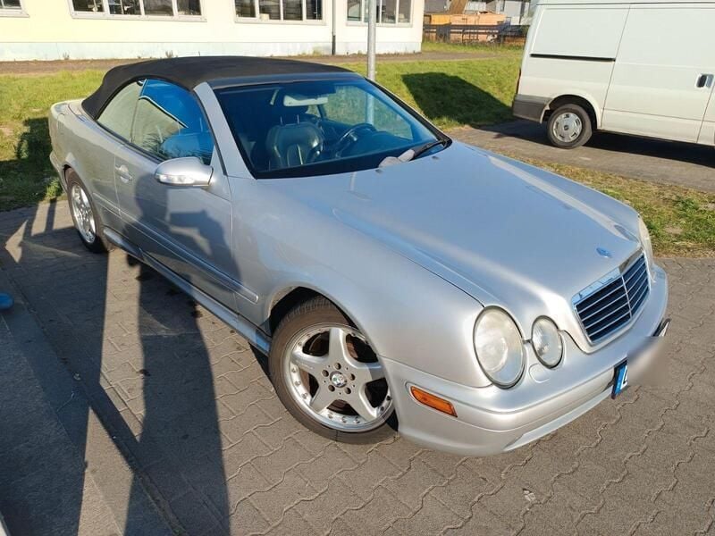 Silber Gebraucht 2002 Mercedes CLK55 AMG AMG Coupé | 13.999 € (Teuer) - Bild 1/4