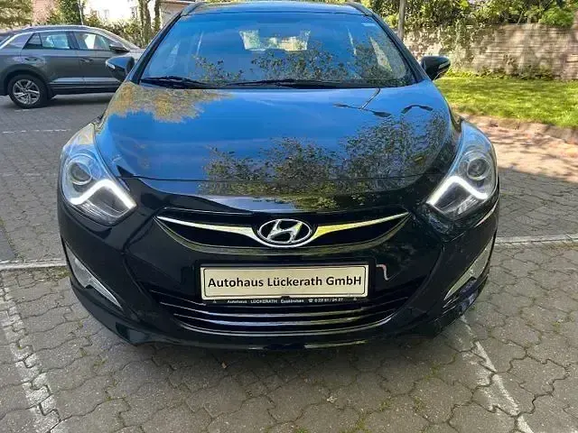 Gebraucht Hyundai i40 Comfort 135 PS (99 kW) 2013 Schwarz metallic Kombi