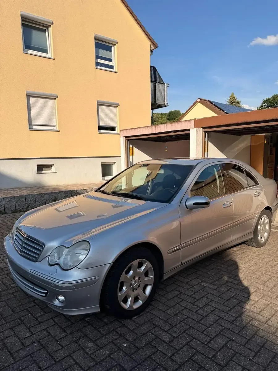Gebraucht Mercedes C200 163 PS (119 kW) 2004 Silber Limousine