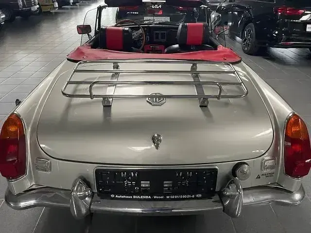 Käytetty MG B 95 HP (69 kW) 1974 Hopea Avoauto
