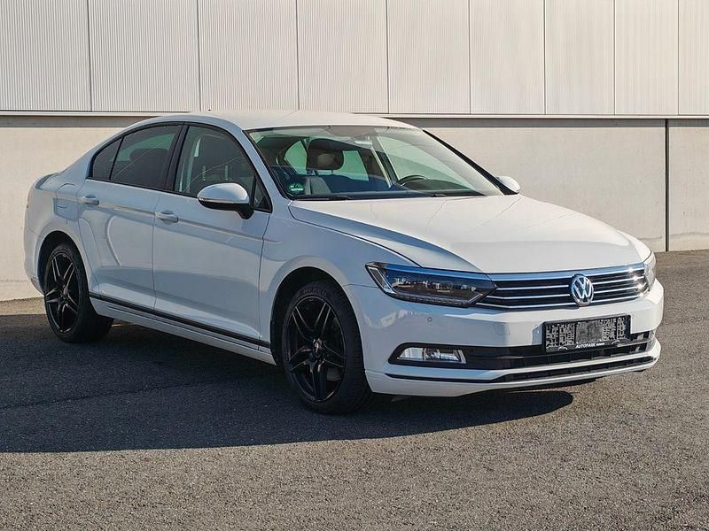 Gebraucht VW Passat Trendline 120 PS (88 kW) 2015 Weiß Limousine