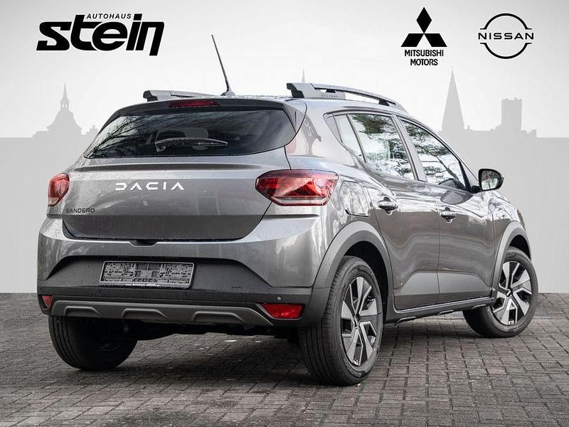 Neu Dacia Sandero Expression 91 PS (66 kW) 2025 Grau Limousine