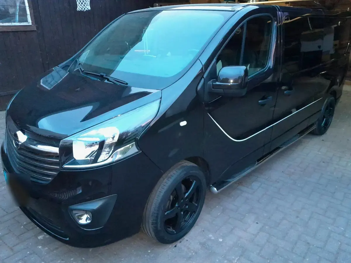 Gebraucht Opel Vivaro 145 PS (106 kW) 2018 Schwarz Van / Kleinbus